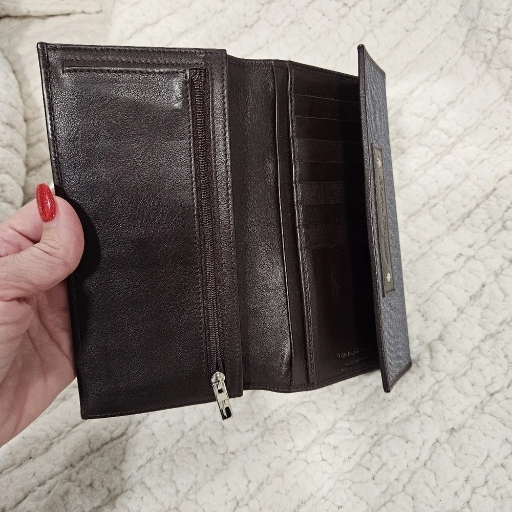 Ferragamo Tri Fold Wallet 💎RARE FIND